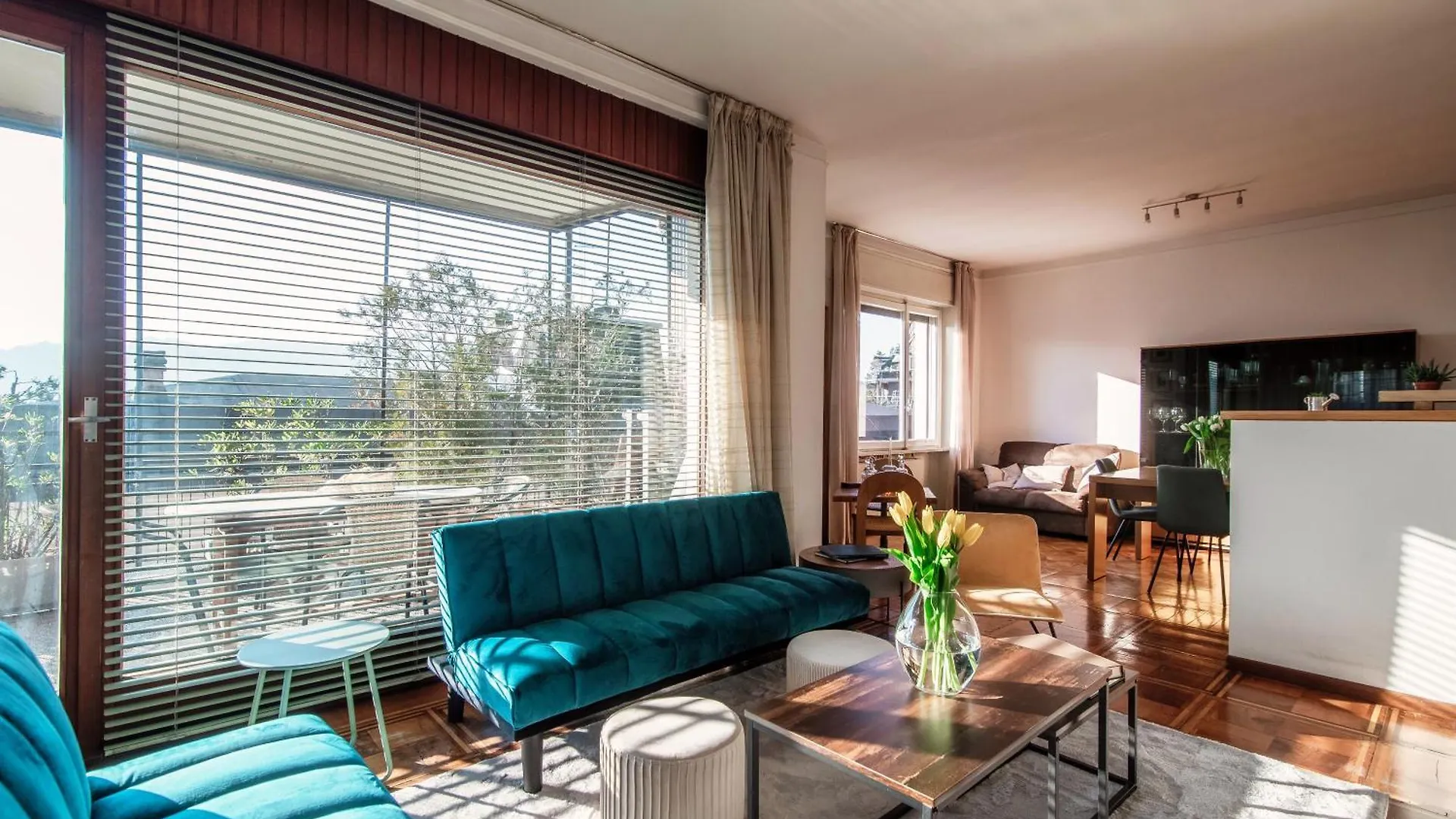 Lake And City View Apartment - Downtown Como Italy