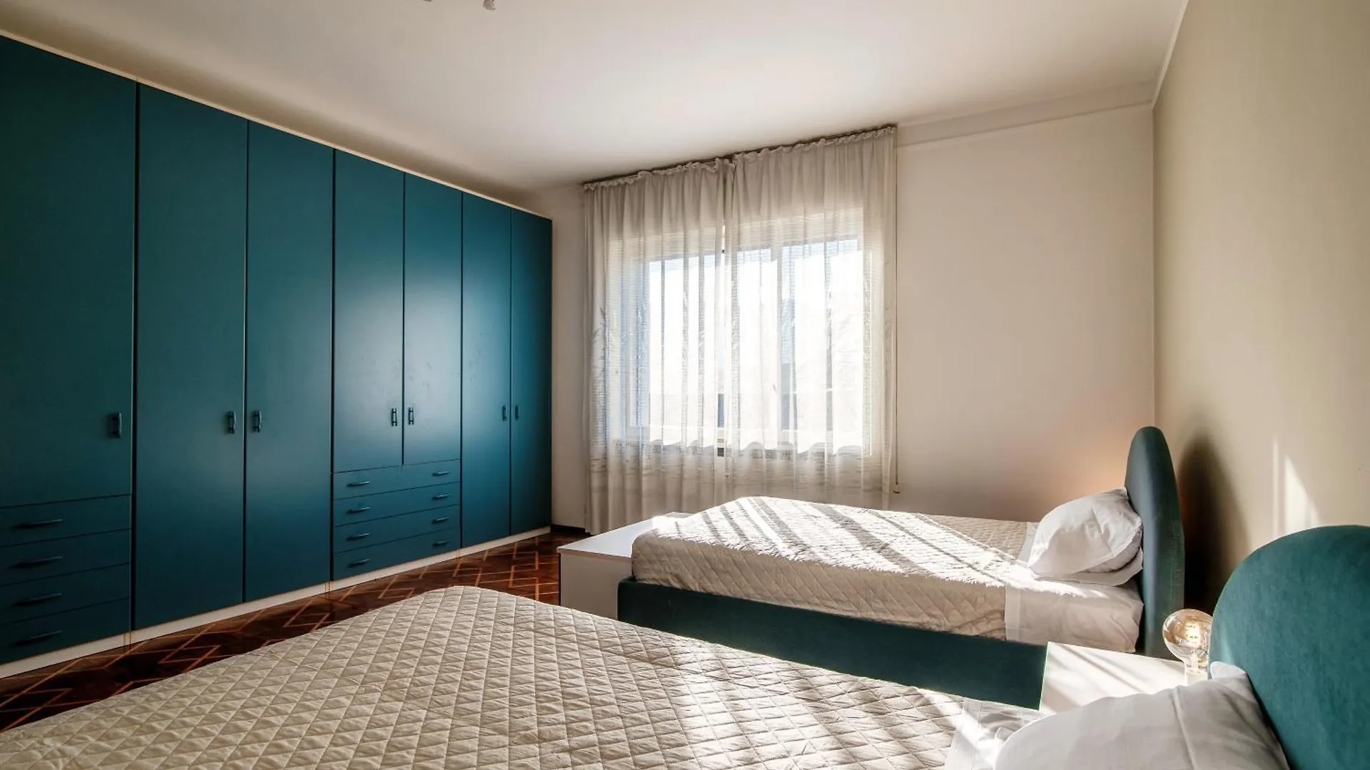 Lake And City View Apartment - Downtown Como Italy
