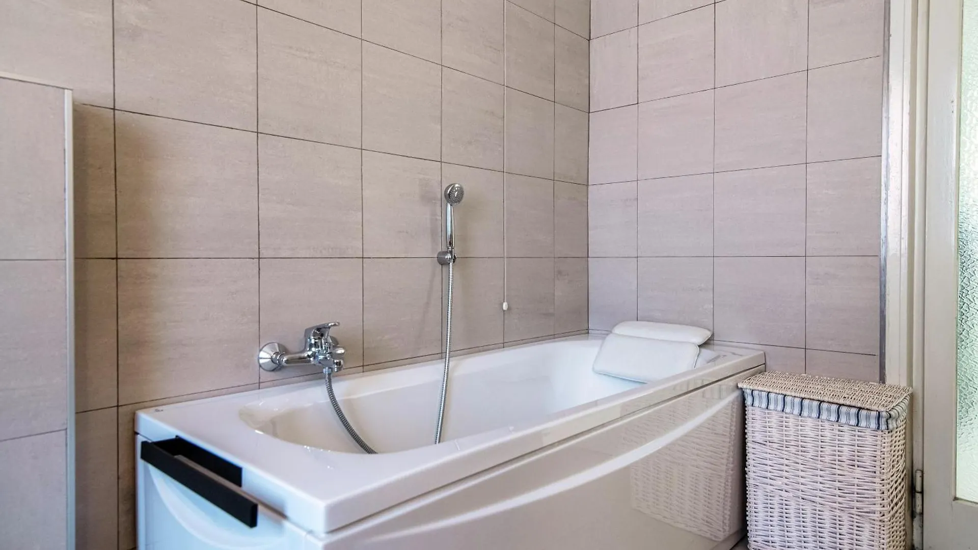 Lake And City View Apartment - Downtown 科莫