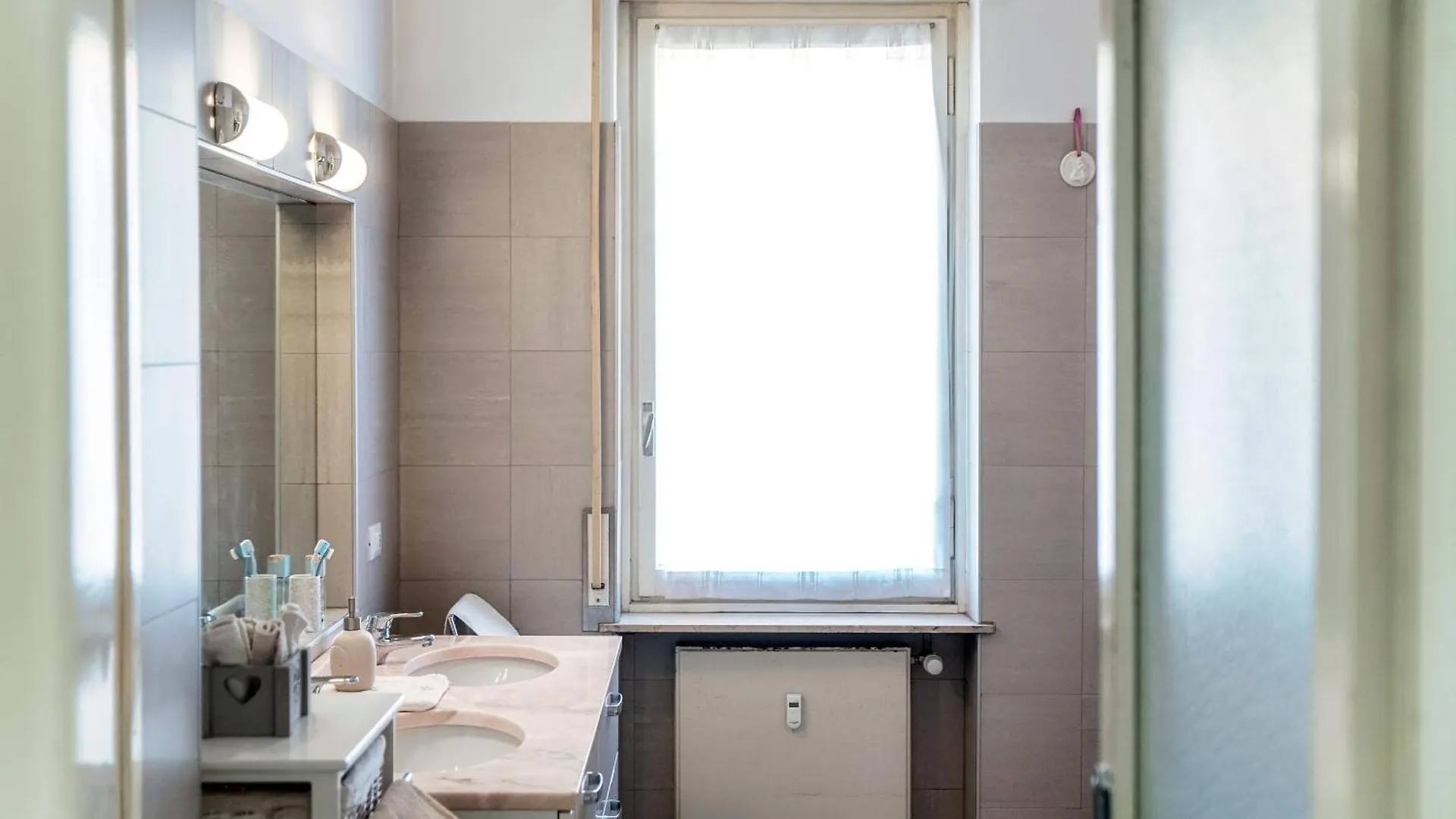 Lake And City View Apartment - Downtown Como Italy